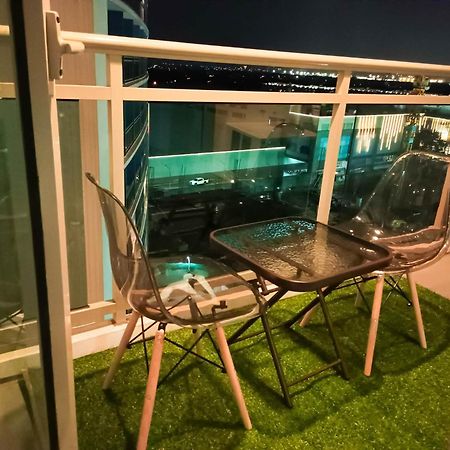 Beach Front Living In The Heart Of The City, Azure Residences Manila Exterior photo